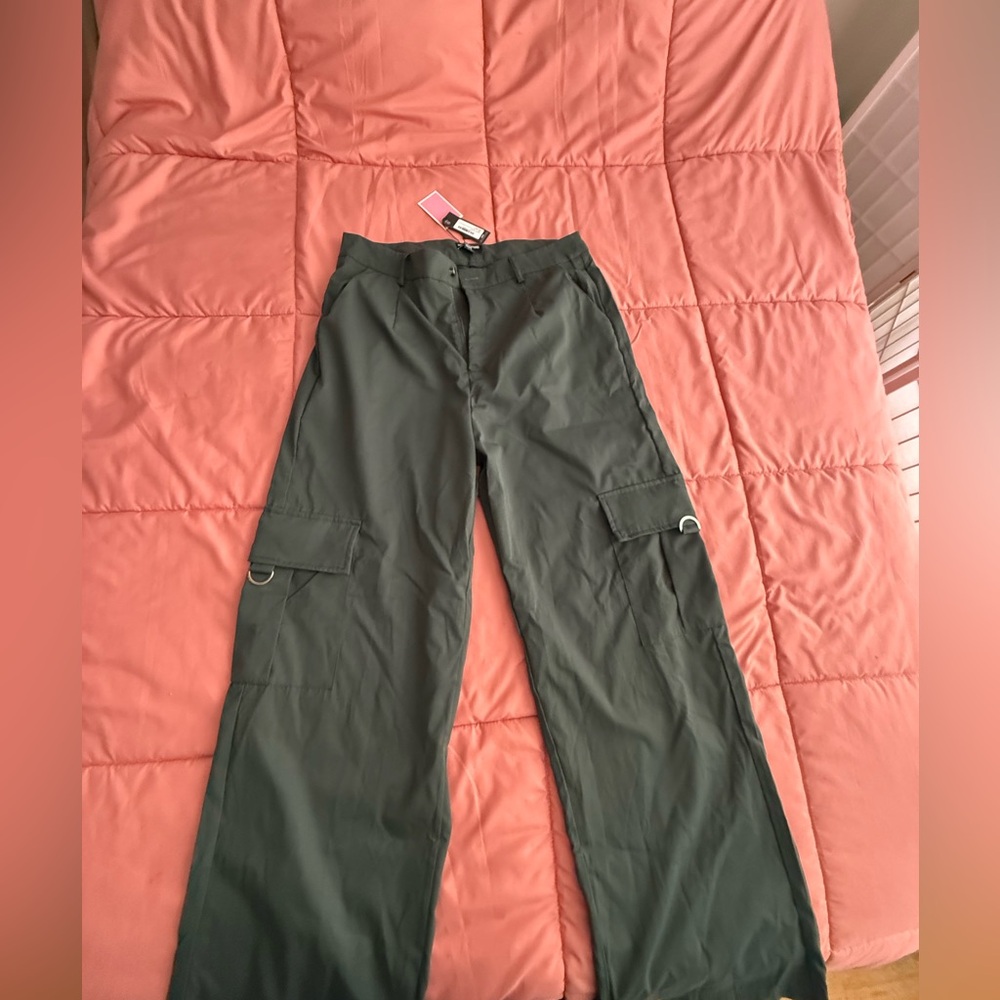 Woman’s Green Cargo Pants
Pretty Little Things